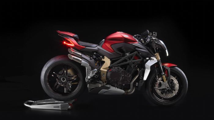 Προ των πυλών είναι, κατά τα φαινόμενα, οι εκδόσεις μαζικής παραγωγής για τις MV Agusta Brutale 1000 και Superveloce 800