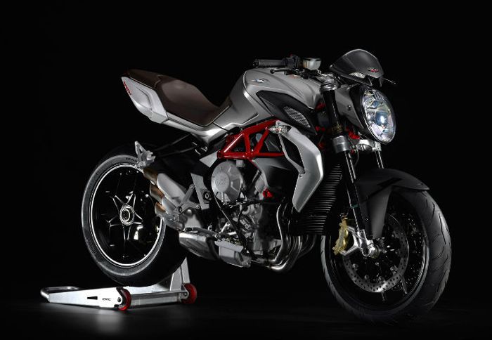 Το νέο Brutale 800 διαθέτει τον ίδιο τρικύλινδρο κινητήρα με το 675, αυξημένο, ό Το νέο Brutale 800 διαθέτει τον ίδιο τρικύλινδρο κινητήρα με το 675, αυξημένο, όμως σε χωρητικότητα και επιδόσεις.