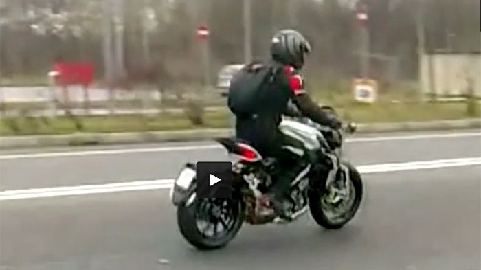 Έπειτα από τη φωτογραφία του MV Agusta Dragster ήρθε και το βίντεο! Έπειτα από τη φωτογραφία του MV Agusta Dragster ήρθε και το βίντεο!
