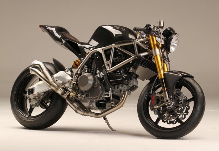 Το NCR M4 θα διατίθεται σε δύο εκδόσεις και είναι βασισμένο στο Monster 1100 Εvo Το NCR M4 θα διατίθεται σε δύο εκδόσεις και είναι βασισμένο στο Monster 1100 Εvo της Ducati.