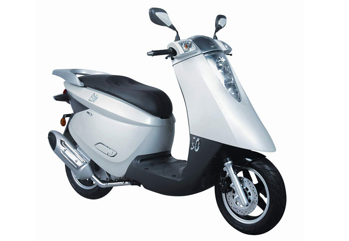Scooter με ελληνικό διαβατήριο!