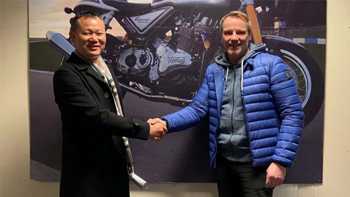 O Huacong Lu (αριστερά) με τον Stuart Garner. 