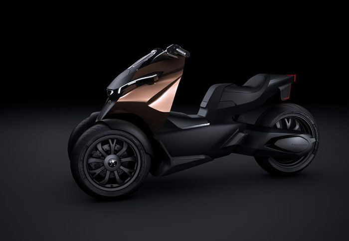 Το Onyx Supetrike Concept της Peugeot είναι ένα υβριδικό scooter με δύο τροχούς μπροστά. 