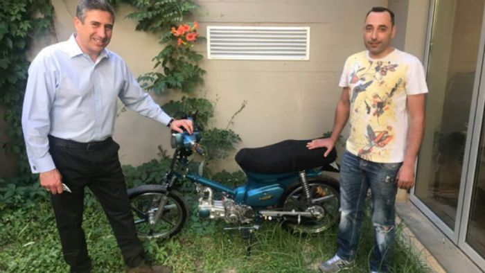 Φωτογραφίες του παπιού, μαζί με τον δημιουργό του Φωτογραφίες του παπιού, μαζί με τον δημιουργό του