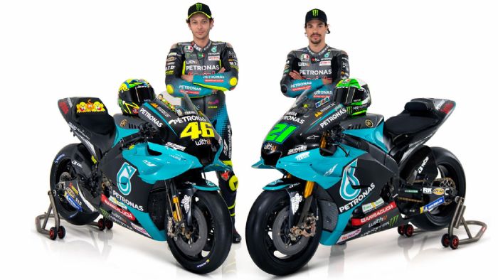 Οι Valentino Rossi και Franco Morbidelli, μπροστά στις αγωνιστικές Yamaha YZR-M1 Οι Valentino Rossi και Franco Morbidelli, μπροστά στις αγωνιστικές Yamaha YZR-M1.