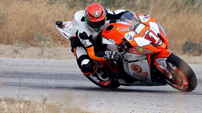 Παρά τον πρόσφατο τραυματισμό του, και παρά τα 40 ράμματα στο πόδι, ο Λευτέρης Π Παρά τον πρόσφατο τραυματισμό του, και παρά τα 40 ράμματα στο πόδι, ο Λευτέρης Πίππος κατάφερε να τερματίσει 2ος στην Τρίπολη.