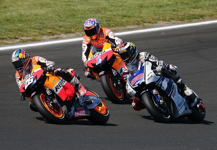 Το τρίο Lorenzo, Stoner και Pedrosa έδωσαν τη μάχη για το βάθρο, με τον Pedrosa να πέφτει στην αρχή του 2ου γύρου.