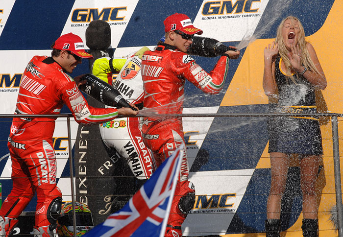 Moto GP: Νίκη Stoner