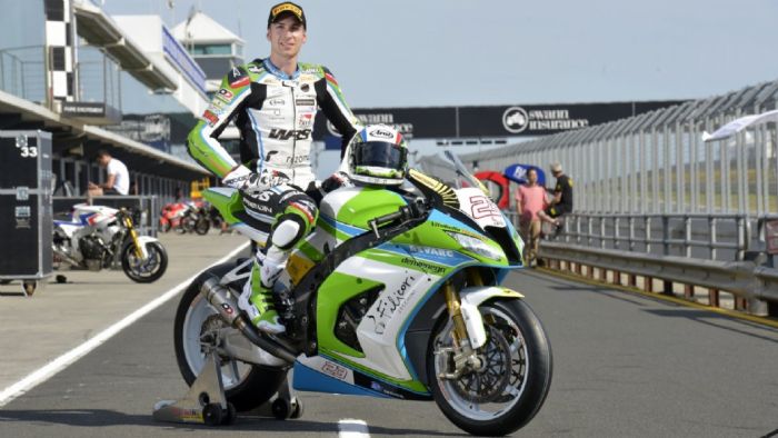 Ο Christophe Ponsson στην αγωνιστική Kawasaki του. Ο Christophe Ponsson στην αγωνιστική Kawasaki του.