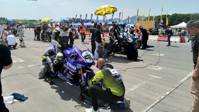 Η σχάρα εκκίνησης στην κατηγορία Superbike Η σχάρα εκκίνησης στην κατηγορία Superbike