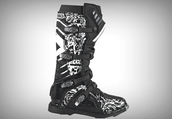 Νέες μπότες από την Acerbis