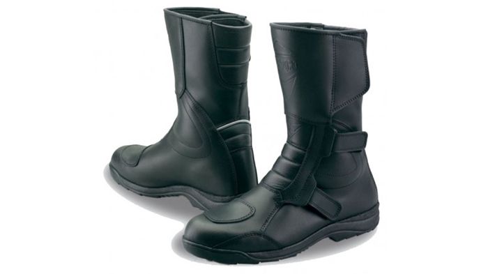 Θα τις βρείτε διαθέσιμες σε μεγέθη 41-47 στην τιμή των 148 ευρώ στην MOTO ΠΗΓΑΣΟΣ. Περισσότερα στο τηλ. 210-4221060