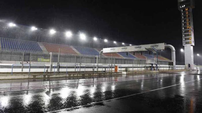 Στιγμιότυπο από την πίστα του Κατάρ, μετά την περσινή βροχή. Στιγμιότυπο από την πίστα του Κατάρ, μετά την περσινή βροχή.