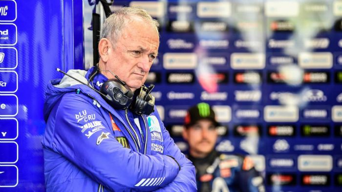 O Ramon Forcada με τον Maverick Vinales στο βάθος. O Ramon Forcada με τον Maverick Vinales στο βάθος.