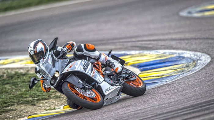 Συναρπαστικός κινητήρας, κορυφαίο πλαίσιο, αναρτήσεις της WP και φρένα της Brembo. Ότι καλύτερο για την πίστα!