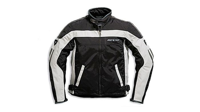 Το Revit Legend θα το βρείτε στην Ξουχέλης σε τιμή προσφοράς 140 ευρώ έναντι αρχικής τιμής 178 ευρώ. Περισσότερα στο τηλ. 210-5739298.