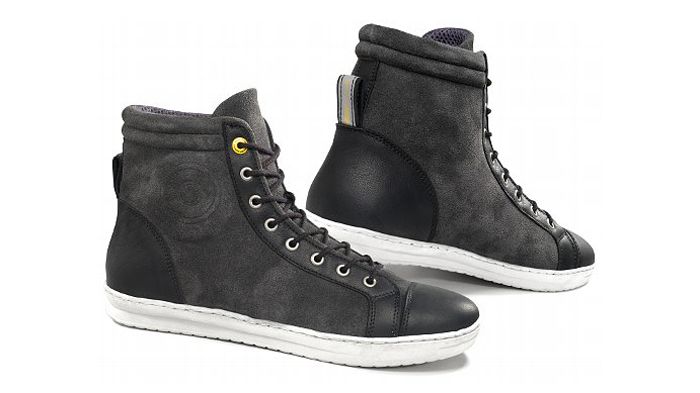 Τα Revit Turini θα τα βρείτε στην τιμή των 150 ευρώ στην Bikers Point. Περισσότε Τα Revit Turini θα τα βρείτε στην τιμή των 150 ευρώ στην Bikers Point. Περισσότερα στο τηλ. 215-5005001.