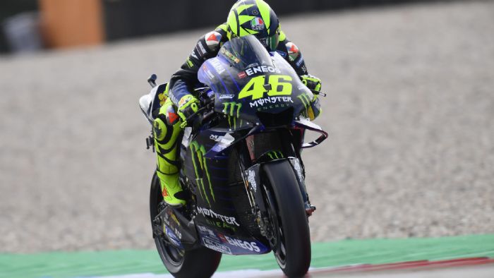 Συγγνώμη ζητά από τον Nakagami o Valentino Rossi. 