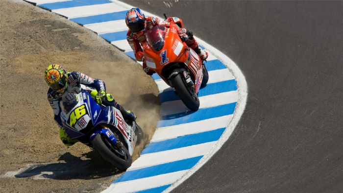 To περίφημο προσπέρασμα του Valentino Rossi στον Casey Stoner, στην Laguna Seca To περίφημο προσπέρασμα του Valentino Rossi στον Casey Stoner, στην Laguna Seca το 2008.