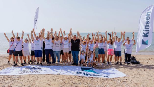 Καθαρισμός παραλίας από τον Όμιλο Επιχειρήσεων Σαρακάκη και την Kinsen - Europcar