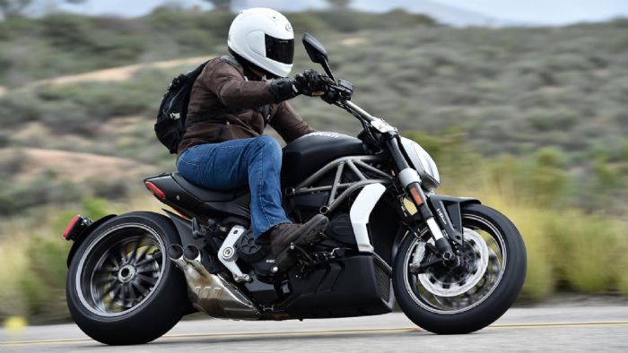 Διάλεξε το τέλειο τζιν μοτοσυκλέτας σε 5 βήματα Διάλεξε το τέλειο τζιν μοτοσυκλέτας σε 5 βήματα