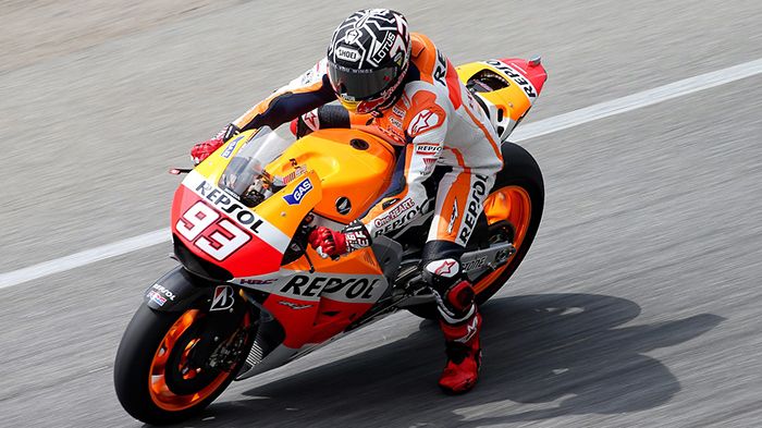 Ταχύτερος και τις 3 ημέρες, με συνεχή βελτίωση, και με νέο ρεκόρ πίστας. ¶πιαστο Ταχύτερος και τις 3 ημέρες, με συνεχή βελτίωση, και με νέο ρεκόρ πίστας. ¶πιαστος ο Marc Marquez, με την εργοστασιακή Honda.