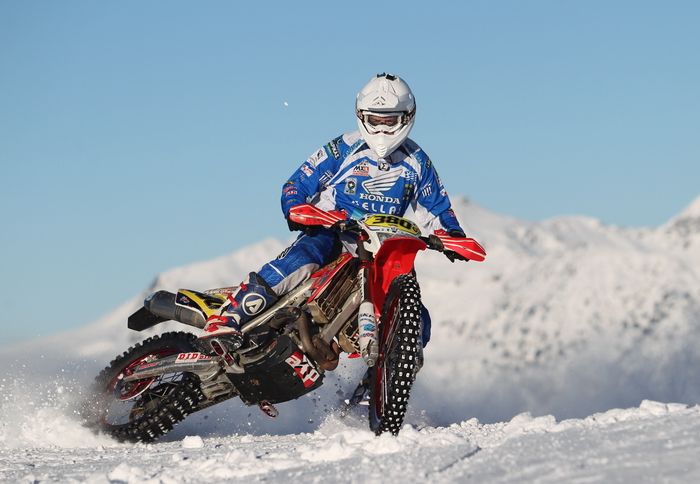 O Βασίλης Σιαφαρίκας οδήγησε το CRF 480R στην πρώτη θέση και των 6 αγώνων του Πανελληνίου Πρωταθλήματος Enduro!