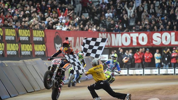 Νικητής ο Marquez μπροστά από τον Elias Νικητής ο Marquez μπροστά από τον Elias