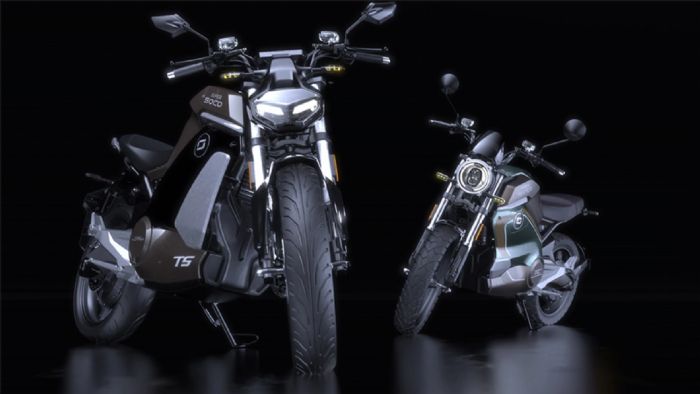 Αριστερά: Το Super Soco TS Street Hunter. Δεξιά: Super Soco TC Wanderer. Αριστερά: Το Super Soco TS Street Hunter. Δεξιά: Super Soco TC Wanderer.