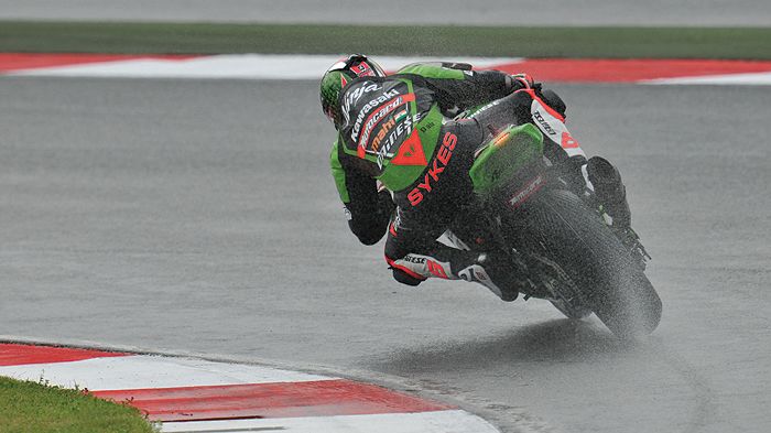 ο Sykes ανανεώσε με την Kawasaki για το 2014 και μπορεί πλέον να συνχίσει με ηρεμία την προσπάθειά του για την κατάκτηση του φετινού πρωταθλήματος.