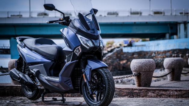 Sym Joyride 300: Με επίπεδο πάτωμα και εμπρός τροχό 16 ιντσών