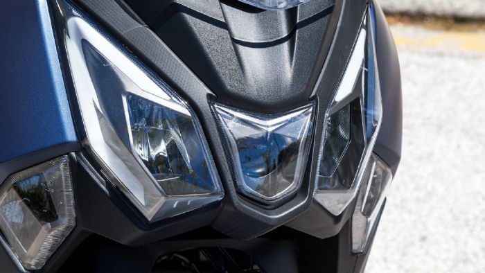 Το SYM Joyride 300 συνεχίζει την παράδοση της εταιρείας στα μεσαία scooters, συν Το SYM Joyride 300 συνεχίζει την παράδοση της εταιρείας στα μεσαία scooters, συνδυάζοντας αποδοτικότητα και ποιότητα κατασκευής.