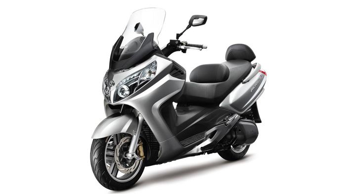 H SYM παρουσίασε το νέο Maxsym 600i, το οποίο θα διατίθεται σε δύο εκδόσεις. H SYM παρουσίασε το νέο Maxsym 600i, το οποίο θα διατίθεται σε δύο εκδόσεις.