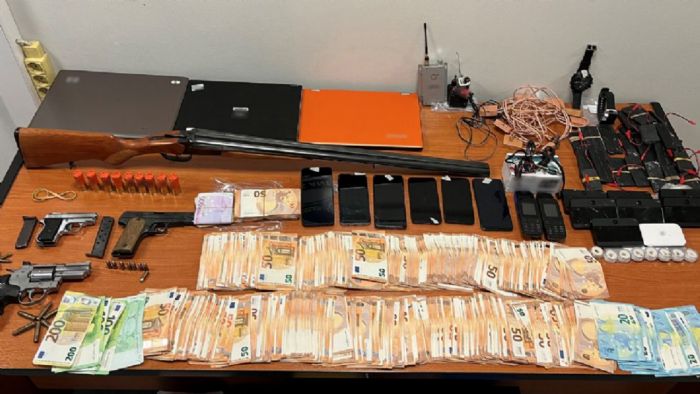 Εξαρθρώθηκε συμμορία που «έστηνε» εξετάσεις οδήγησης Εξαρθρώθηκε συμμορία που «έστηνε» εξετάσεις οδήγησης