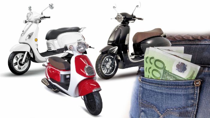 Πολυχρηστικό ρετρό scooter και τα λεφτά στην τσέπη Πολυχρηστικό ρετρό scooter και τα λεφτά στην τσέπη