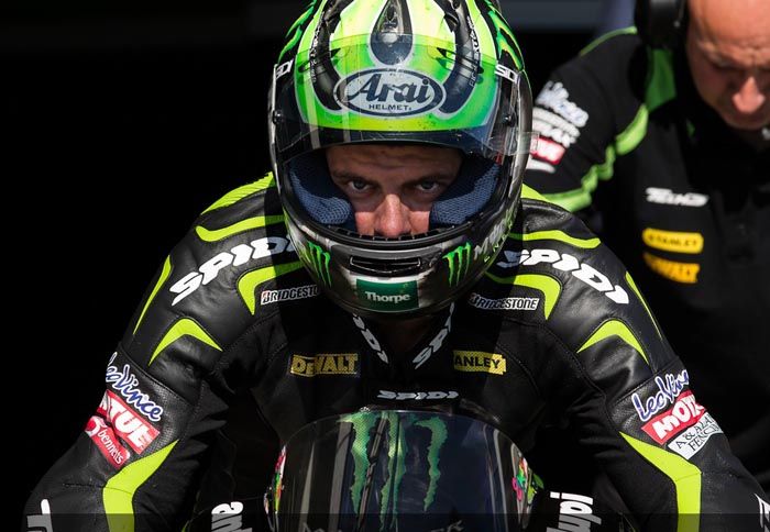 Το βλέμμα που σκοτώνει! Ο Cal Crutchlow έχει πάρει φόρα, και δίνει ρέστα. Σημείωσε τον πρώτο χρόνο στο test του Brno.