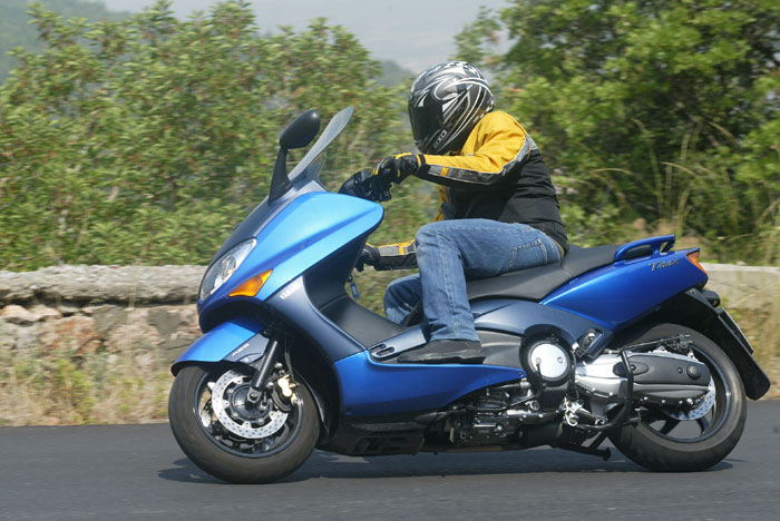 ΜΤΧ: Yamaha T-max 500 2006 από 7.000€ 