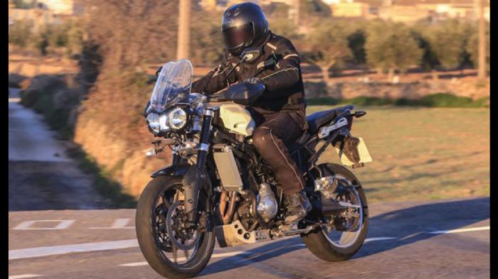 Το ψυγείο είναι χωρισμένο σε δυο μέρη. 