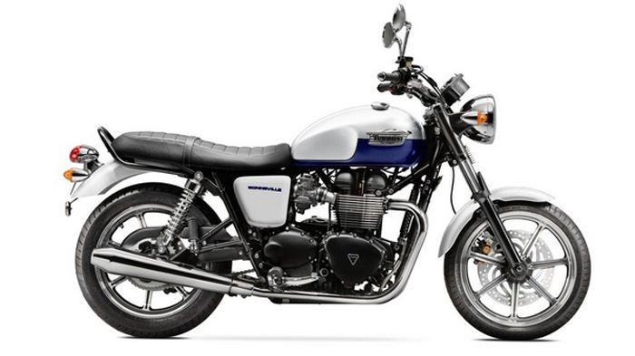 Το Triumph Bonneville αποκτά νέα γραφικά και σέλα, καθώς και επανασχεδιασμένο σύστημα εξάτμισης. 
