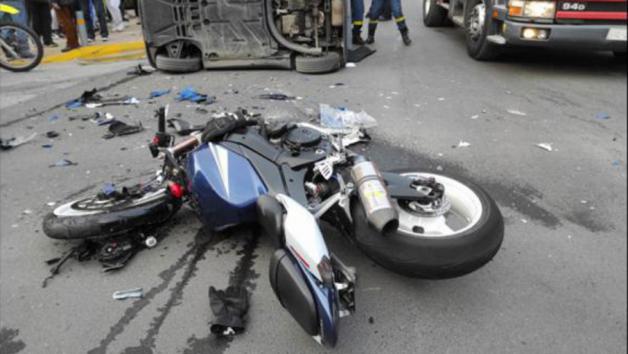 Τραγικό: Τροχαίο μοτοσυκλέτας με smart με τον αναβάτη να ανασύρεται νεκρός στον `Αλιμο