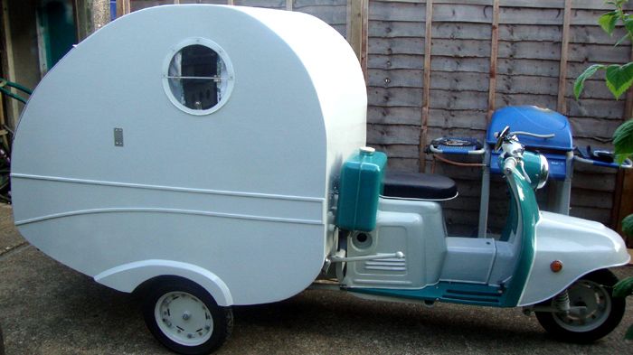 Είστε fan των τρίκυκλων και των τροχόσπιτων και θέλετε να τα συνδυάσετε σε ένα κ Είστε fan των τρίκυκλων και των τροχόσπιτων και θέλετε να τα συνδυάσετε σε ένα και μοναδικό όχημα; Ιδού ο τρόπος.