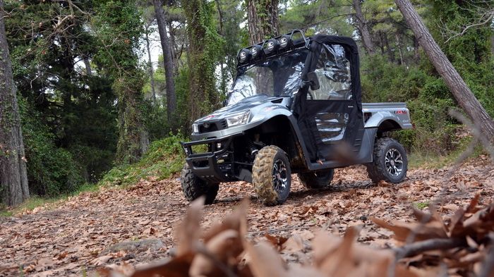 Όμορφο, σύγχρονο και ιδιαίτερα πρακτικό design, με μεγάλους χώρους για φόρτωμα, και για 2 επιβαίνοντες.