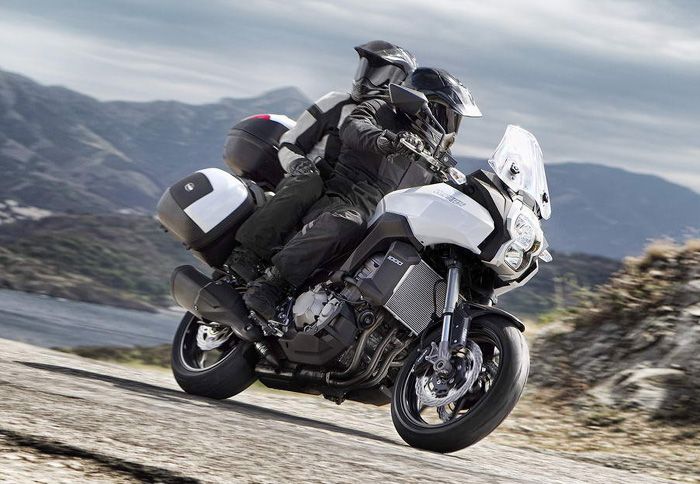 H Kawasaki παρουσίασε το νέο Versys 1000, ένα adventurer με το βλέμμα στραμμένο στα ταξίδια. 