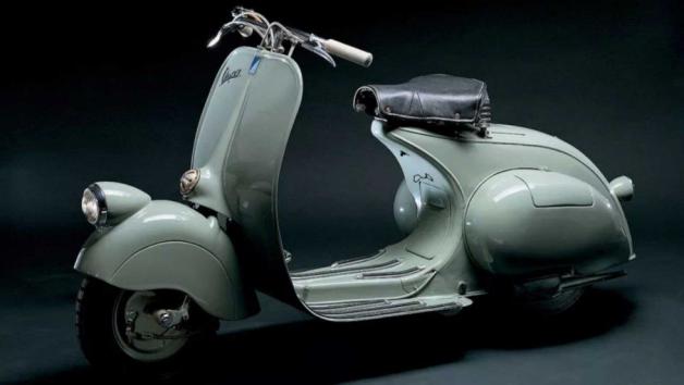 H Vespa 98, το πρώτο μοντέλο παραγωγής του θρυλικού scooter. 