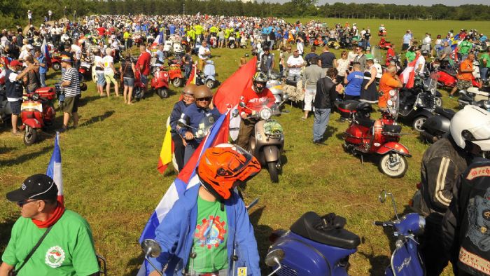 Πάνω από 5.000 Vespisti συγκέντρωσε η φετινή παγκόσμια συνάντηση στην Ουγγαρία. 