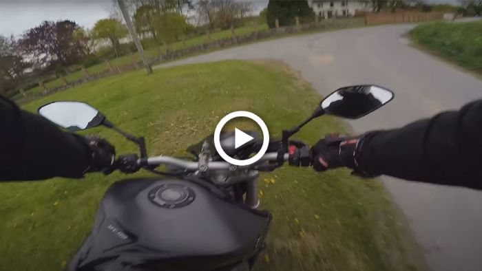 VIDEO: Πολύ άσχημη πτώση αναβάτη που πήγαινε «σαν τρελός» VIDEO: Πολύ άσχημη πτώση αναβάτη που πήγαινε «σαν τρελός»