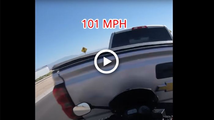 VIDEO: Σφοδρότατη στούκα μοτοσυκλέτας σε pick-up με 160