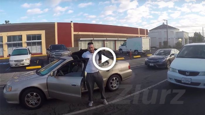 VIDEO: «Νταής» επιτίθεται φραστικά και με κέρματα σε αναβάτη! VIDEO: «Νταής» επιτίθεται φραστικά και με κέρματα σε αναβάτη!