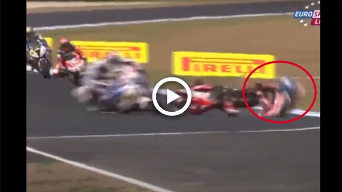 VIDEO: O Carlos Checa πέφτει κυριολεκτικά με το κεφάλι! VIDEO: O Carlos Checa πέφτει κυριολεκτικά με το κεφάλι!