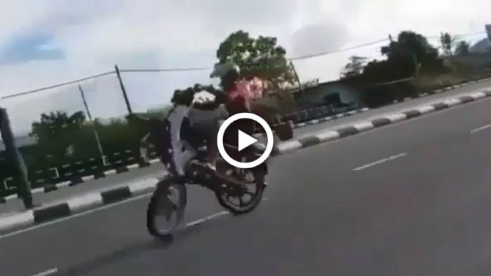 Όταν χάνεις τον εμπρός τροχό σου στην σούζα! Όταν χάνεις τον εμπρός τροχό σου στην σούζα!